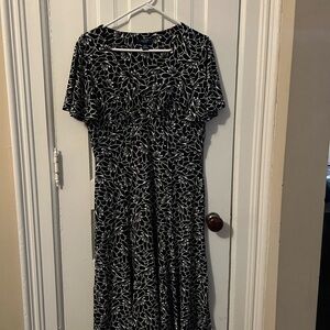 Chaps size large women’s short sleeve dress.